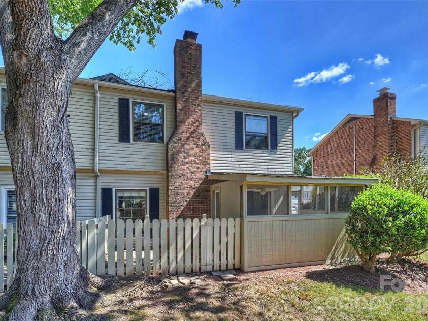 5915 Quail Hollow Road, Charlotte, NC 28210.  MLS# CAR4429141, YatesRealty ID 54290. 