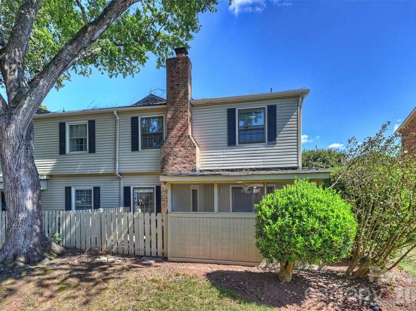 5915 Quail Hollow Road, Charlotte, NC 28210.  MLS# CAR4429141, YatesRealty ID 54290. 