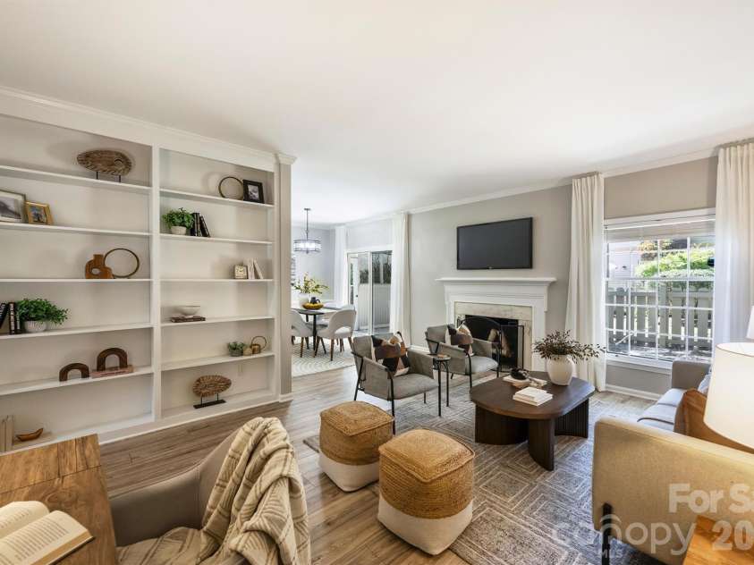 5915 Quail Hollow Road, Charlotte, NC 28210.  MLS# CAR4429141, YatesRealty ID 54290. Beautiful built ins