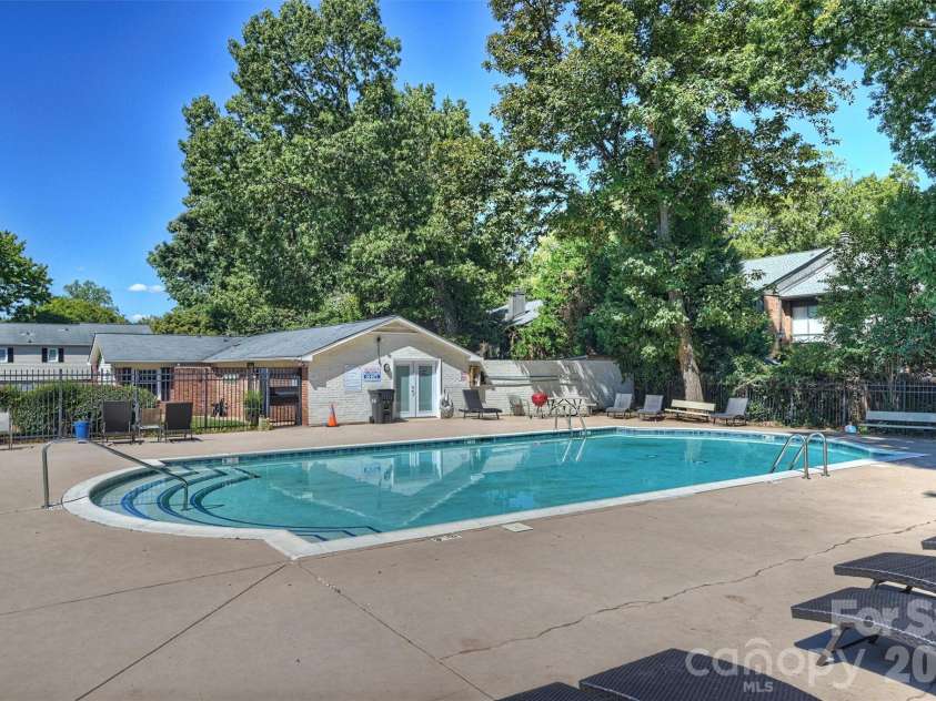 5915 Quail Hollow Road, Charlotte, NC 28210.  MLS# CAR4429141, YatesRealty ID 54290. Community Pool
