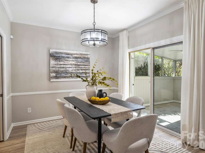 5915 Quail Hollow Road, Charlotte, NC 28210.  MLS# CAR4429141, YatesRealty ID 54290. Dining Area