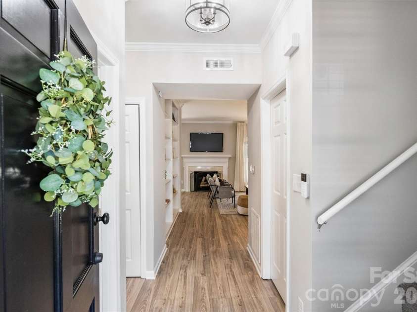 5915 Quail Hollow Road, Charlotte, NC 28210.  MLS# CAR4429141, YatesRealty ID 54290. Front Entry
