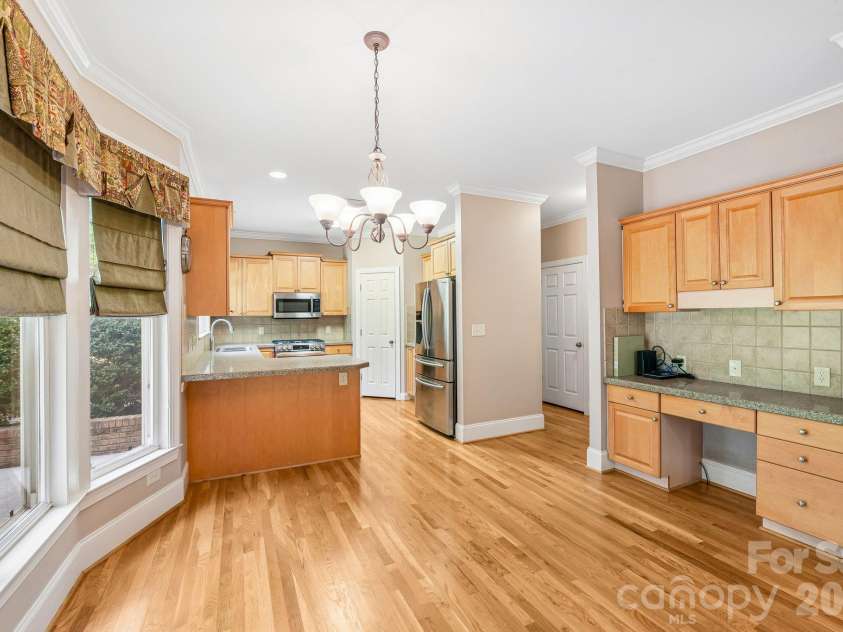 3573 Lake Shore Road, Denver, NC 28037.  MLS# CAR4429041, YatesRealty ID 54291. Eat in Kitchen