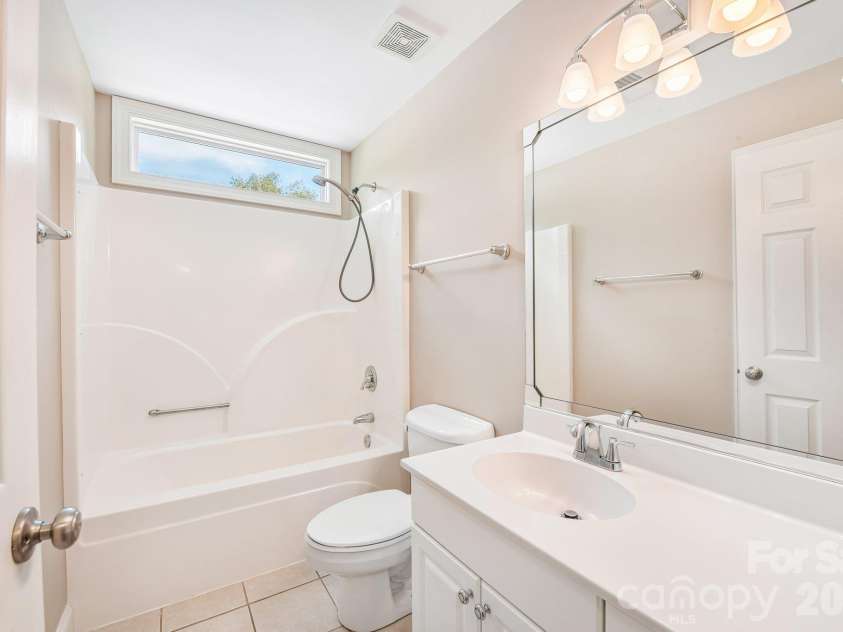 3573 Lake Shore Road, Denver, NC 28037.  MLS# CAR4429041, YatesRealty ID 54291. Full Bath