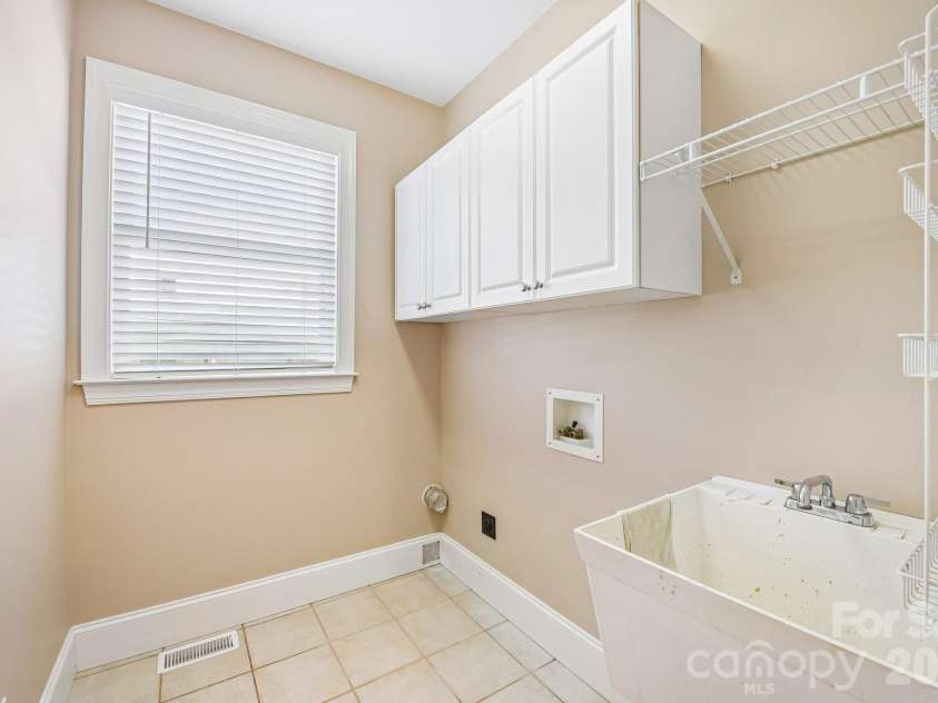 3573 Lake Shore Road, Denver, NC 28037.  MLS# CAR4429041, YatesRealty ID 54291. Laundry Room Main Level