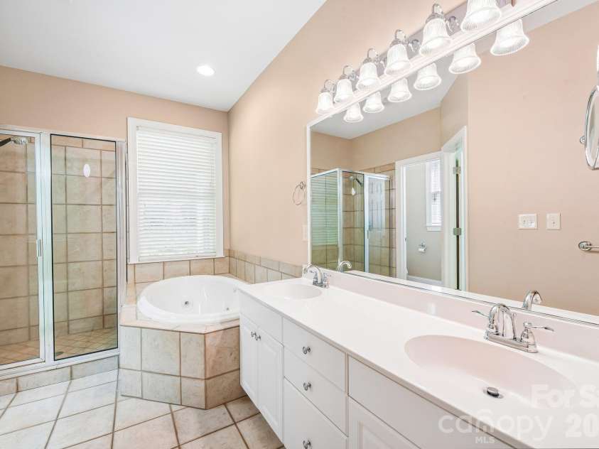 3573 Lake Shore Road, Denver, NC 28037.  MLS# CAR4429041, YatesRealty ID 54291. Primary Bath