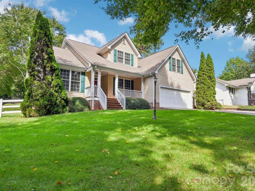 3573 Lake Shore Road, Denver, NC 28037.  MLS# CAR4429041, YatesRealty ID 54291. Welcome home...