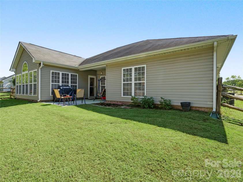 13318 Planters Row Drive, Charlotte, NC 28278.  MLS# CAR4429057, YatesRealty ID 54292. 
