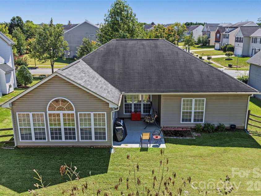 13318 Planters Row Drive, Charlotte, NC 28278.  MLS# CAR4429057, YatesRealty ID 54292. 