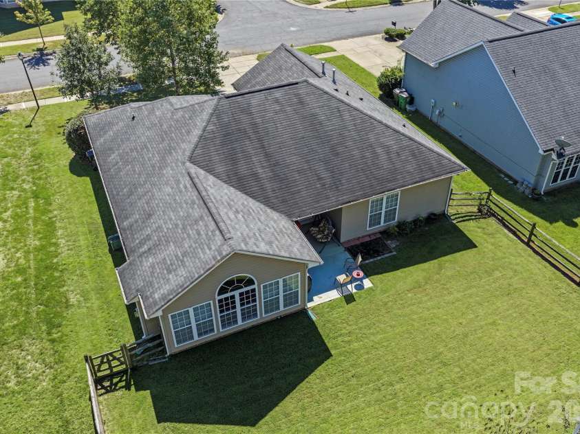 13318 Planters Row Drive, Charlotte, NC 28278.  MLS# CAR4429057, YatesRealty ID 54292. 