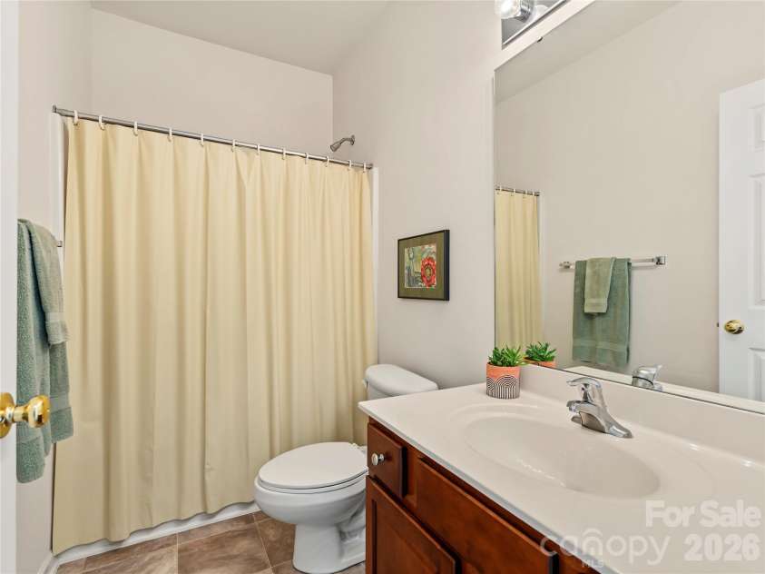 13318 Planters Row Drive, Charlotte, NC 28278.  MLS# CAR4429057, YatesRealty ID 54292. Full bathroom
