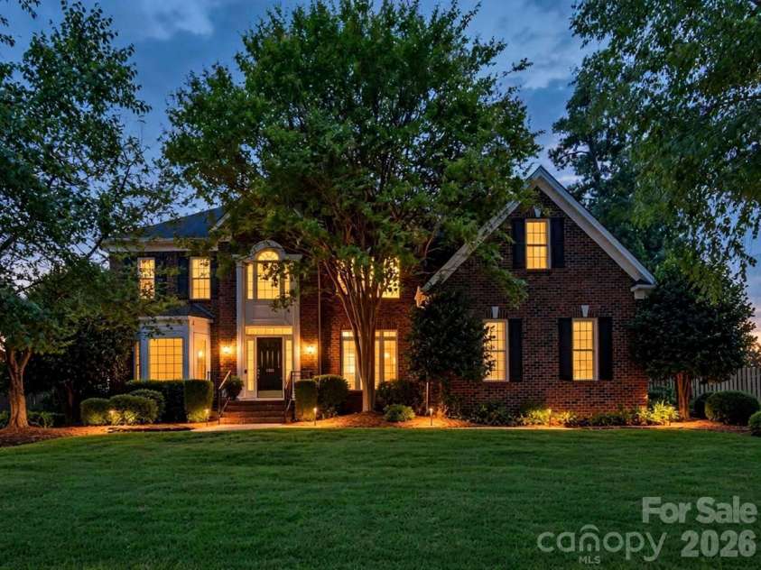 1911 Solway Lane, Charlotte, NC 28269.  MLS# CAR4428981, YatesRealty ID 54293. 
