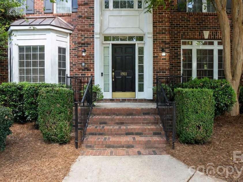 1911 Solway Lane, Charlotte, NC 28269.  MLS# CAR4428981, YatesRealty ID 54293. 