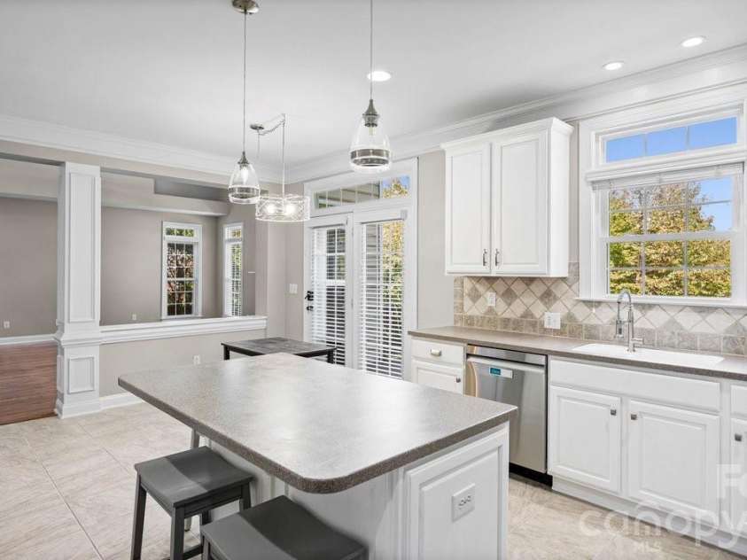 1911 Solway Lane, Charlotte, NC 28269.  MLS# CAR4428981, YatesRealty ID 54293. 