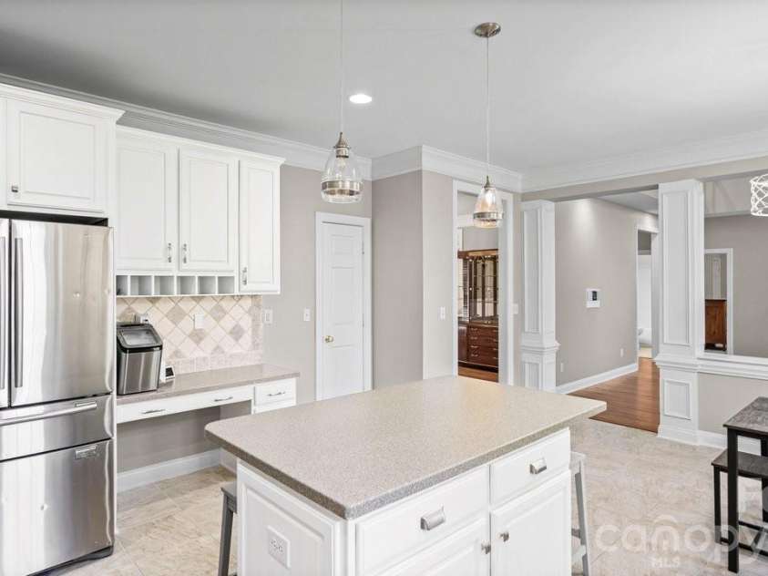 1911 Solway Lane, Charlotte, NC 28269.  MLS# CAR4428981, YatesRealty ID 54293. 