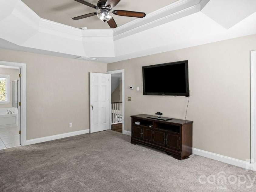 1911 Solway Lane, Charlotte, NC 28269.  MLS# CAR4428981, YatesRealty ID 54293. 