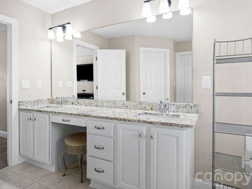 1911 Solway Lane, Charlotte, NC 28269.  MLS# CAR4428981, YatesRealty ID 54293. 