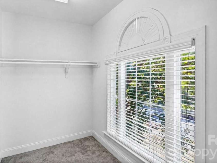 1911 Solway Lane, Charlotte, NC 28269.  MLS# CAR4428981, YatesRealty ID 54293. 