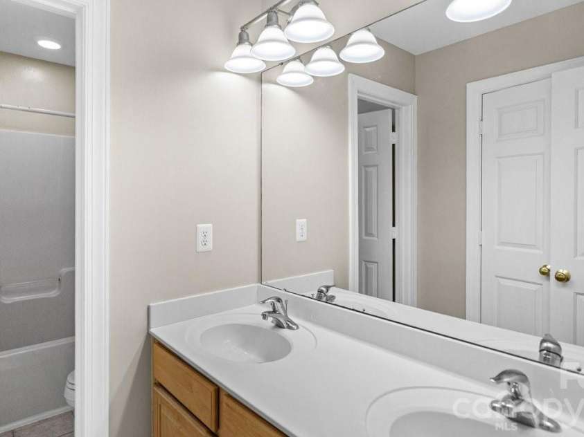 1911 Solway Lane, Charlotte, NC 28269.  MLS# CAR4428981, YatesRealty ID 54293. 