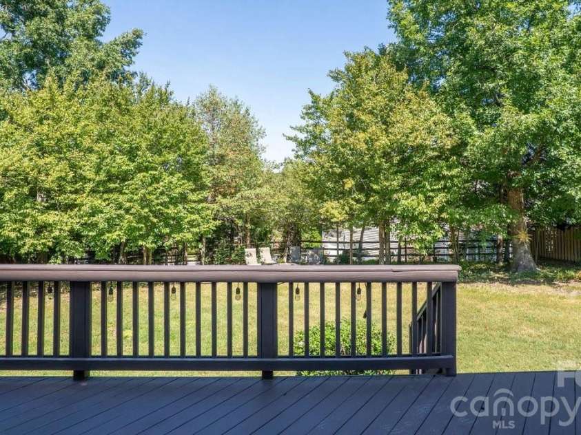 1911 Solway Lane, Charlotte, NC 28269.  MLS# CAR4428981, YatesRealty ID 54293. 