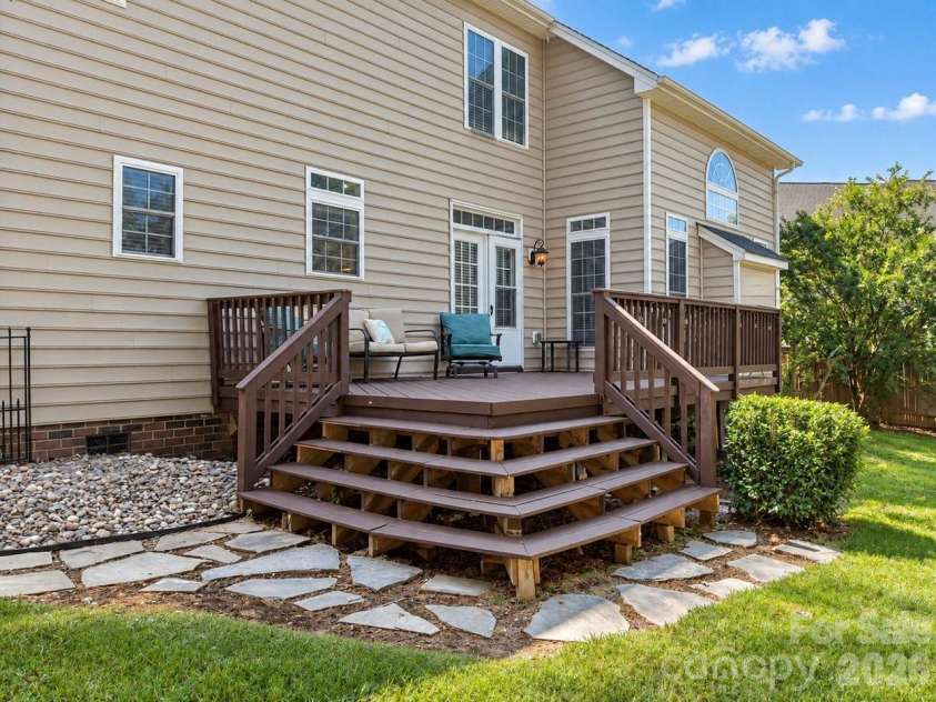 1911 Solway Lane, Charlotte, NC 28269.  MLS# CAR4428981, YatesRealty ID 54293. 