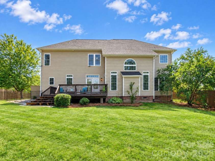 1911 Solway Lane, Charlotte, NC 28269.  MLS# CAR4428981, YatesRealty ID 54293. 