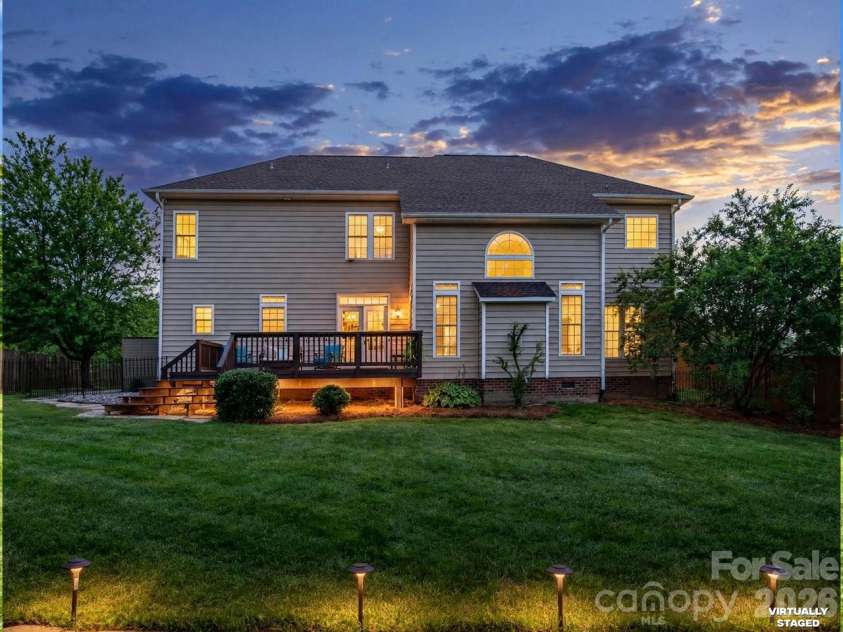 1911 Solway Lane, Charlotte, NC 28269.  MLS# CAR4428981, YatesRealty ID 54293. 