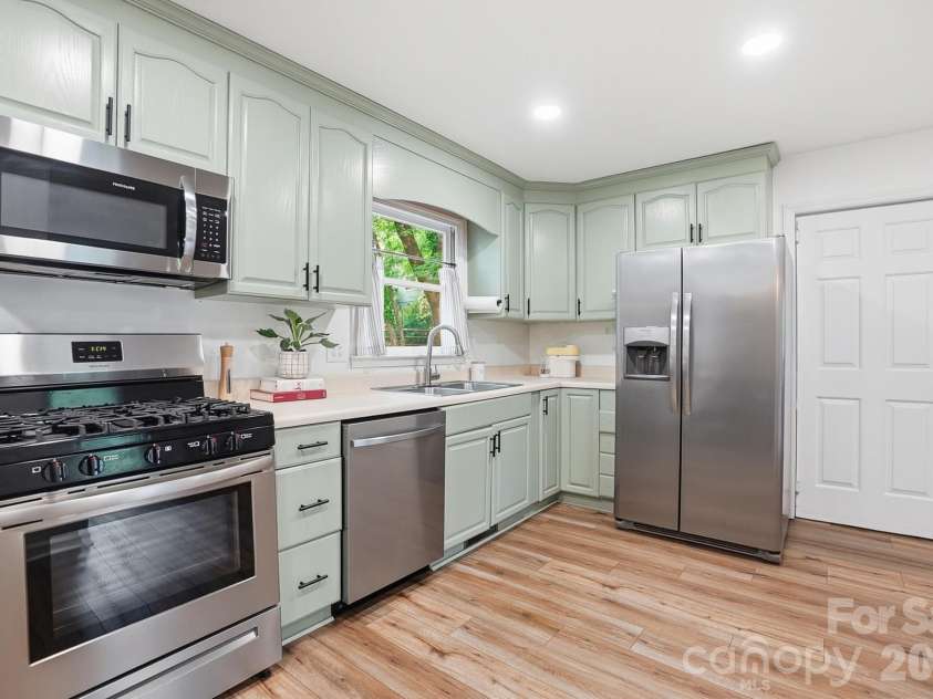 5060 Suwarrow Circle, Tega Cay, SC 29708.  MLS# CAR4428980, YatesRealty ID 54294. 