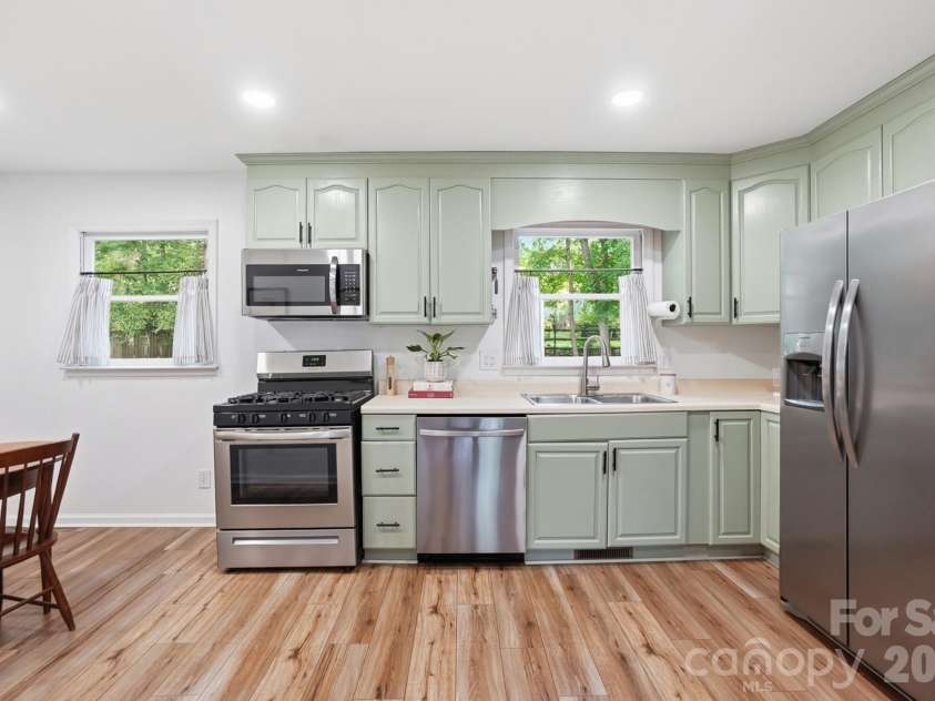 5060 Suwarrow Circle, Tega Cay, SC 29708.  MLS# CAR4428980, YatesRealty ID 54294. 