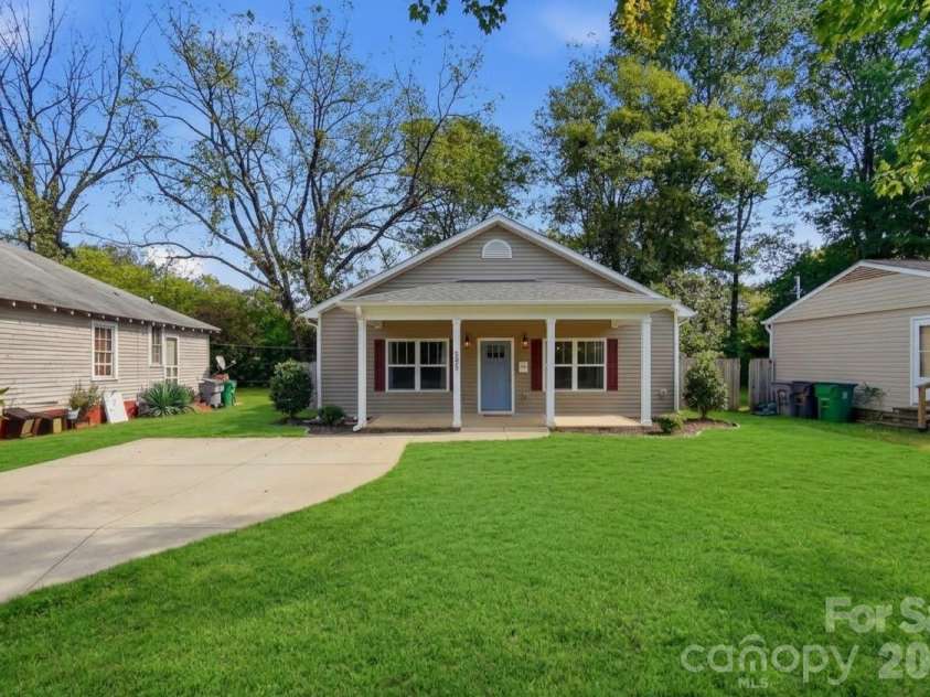 305 Harrison Street, Charlotte, NC 28208.  MLS# CAR4428943, YatesRealty ID 54298. Front Elevation