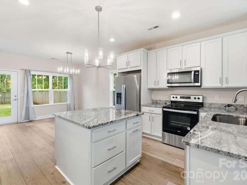 305 Harrison Street, Charlotte, NC 28208.  MLS# CAR4428943, YatesRealty ID 54298. Kitchen