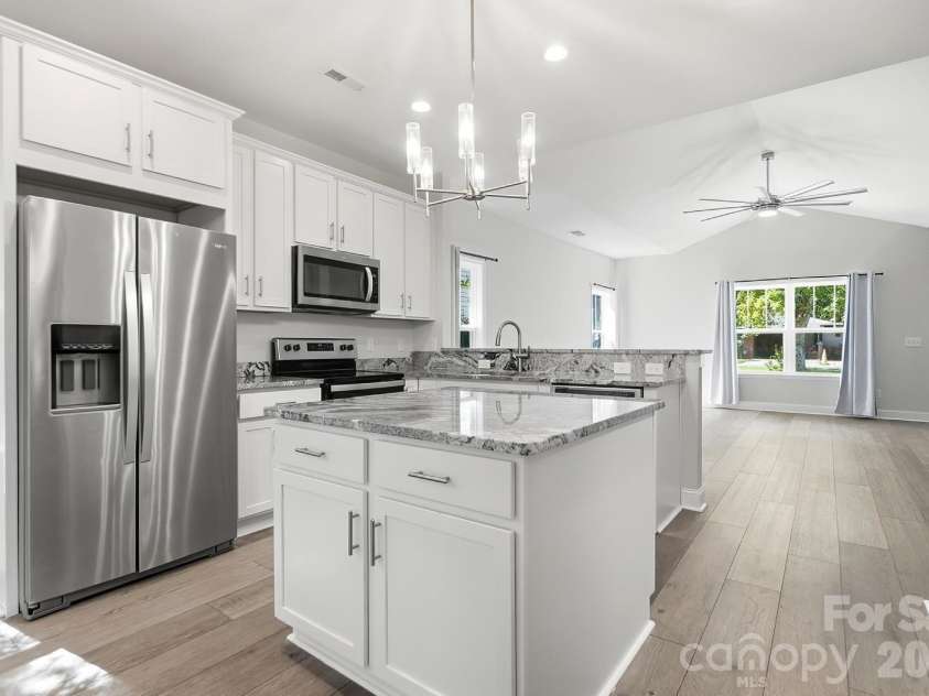305 Harrison Street, Charlotte, NC 28208.  MLS# CAR4428943, YatesRealty ID 54298. Kitchen
