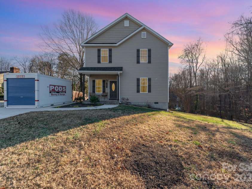 201 Hendrix Drive, Kernersville, NC 27284.  MLS# CAR4329781, YatesRealty ID 543. 