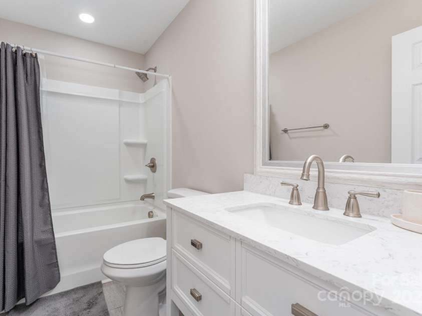 201 Hendrix Drive, Kernersville, NC 27284.  MLS# CAR4329781, YatesRealty ID 543. 
