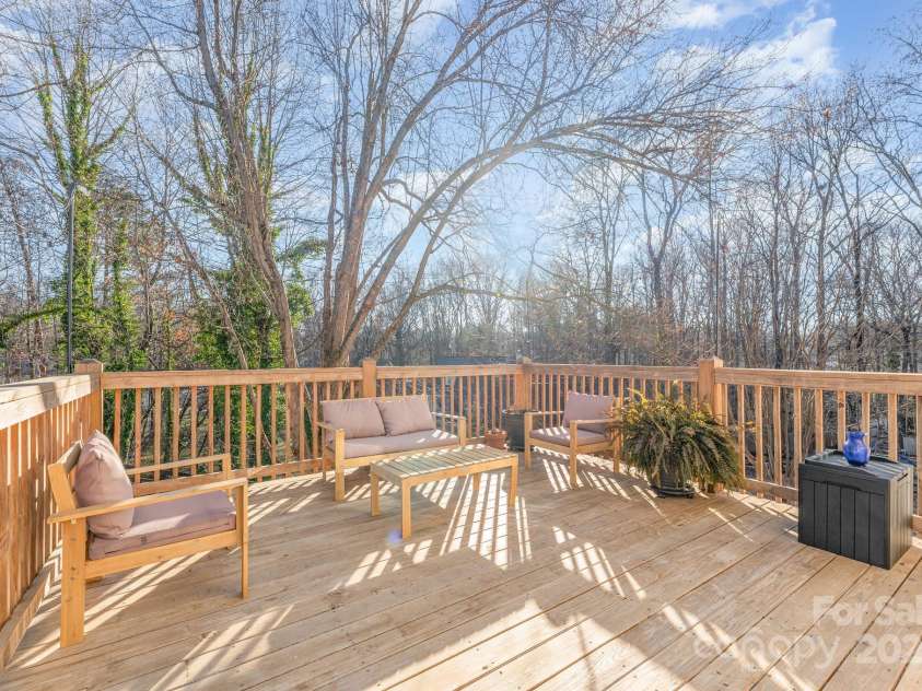 201 Hendrix Drive, Kernersville, NC 27284.  MLS# CAR4329781, YatesRealty ID 543. 