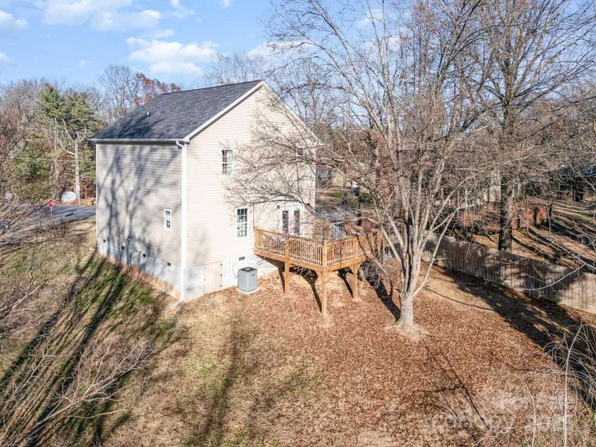201 Hendrix Drive, Kernersville, NC 27284.  MLS# CAR4329781, YatesRealty ID 543. 