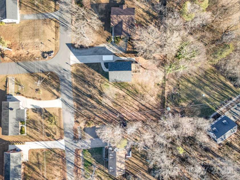 201 Hendrix Drive, Kernersville, NC 27284.  MLS# CAR4329781, YatesRealty ID 543. 