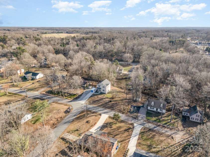 201 Hendrix Drive, Kernersville, NC 27284.  MLS# CAR4329781, YatesRealty ID 543. 