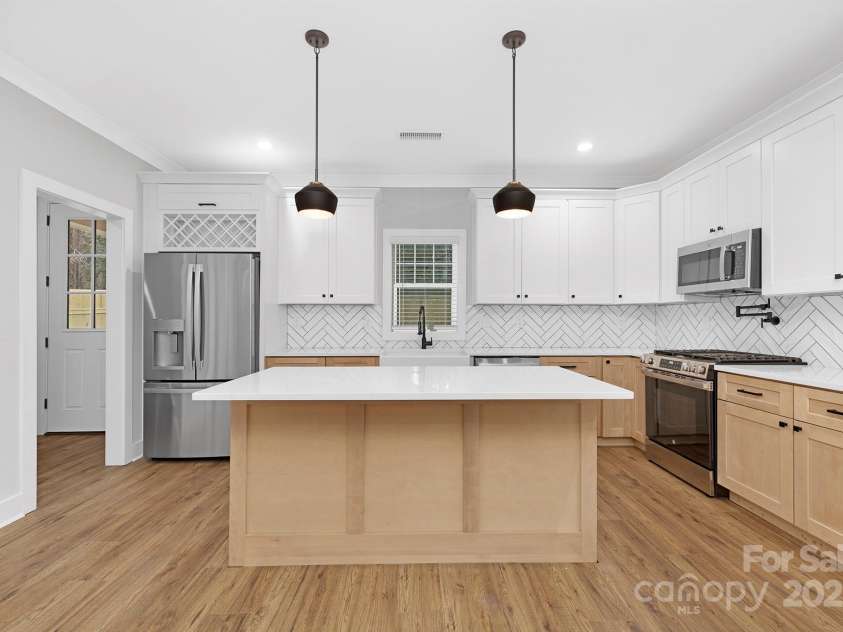 1000 Fairground Street, Charlotte, NC 28208.  MLS# CAR4198794, YatesRealty ID 5430. 