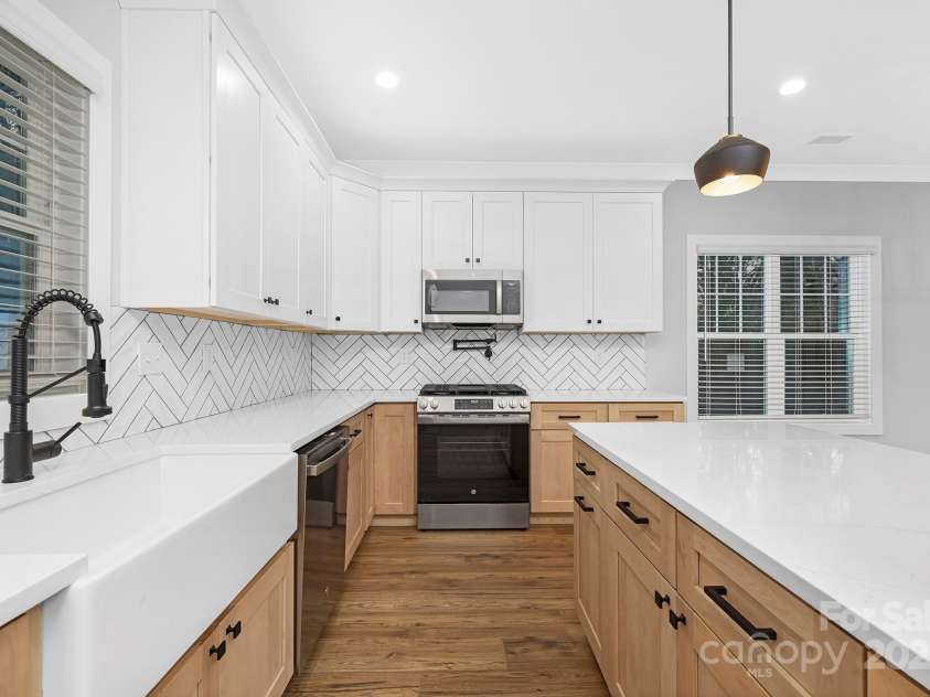 1000 Fairground Street, Charlotte, NC 28208.  MLS# CAR4198794, YatesRealty ID 5430. 