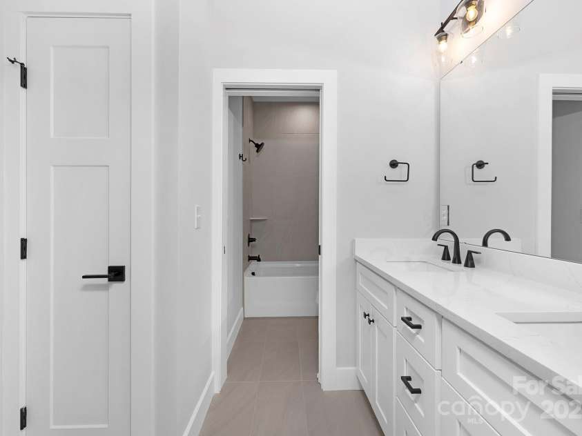 1000 Fairground Street, Charlotte, NC 28208.  MLS# CAR4198794, YatesRealty ID 5430. 