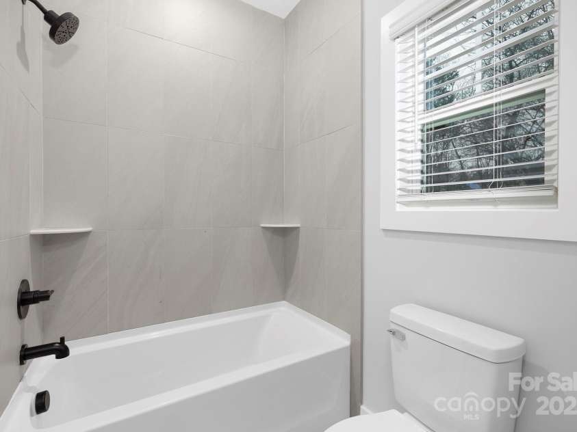 1000 Fairground Street, Charlotte, NC 28208.  MLS# CAR4198794, YatesRealty ID 5430. 