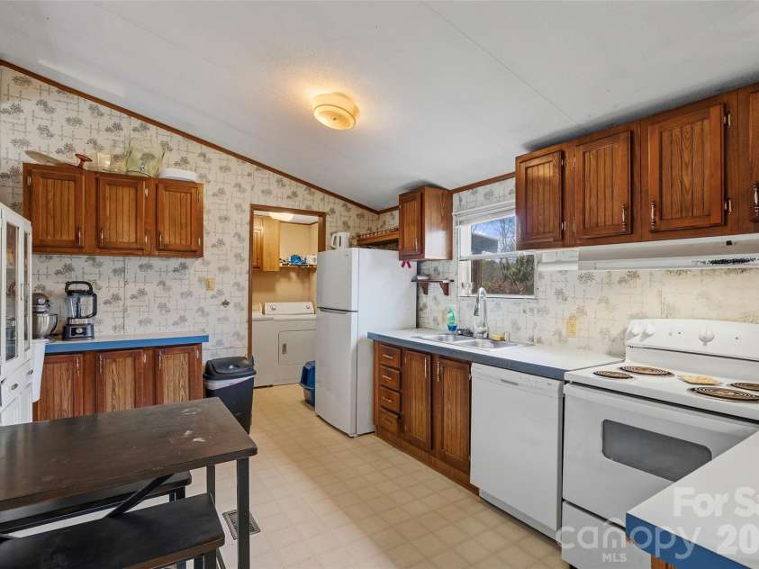 117 Beaver Creek Circle, Candler, NC 28715.  MLS# CAR4343289, YatesRealty ID 5430. 