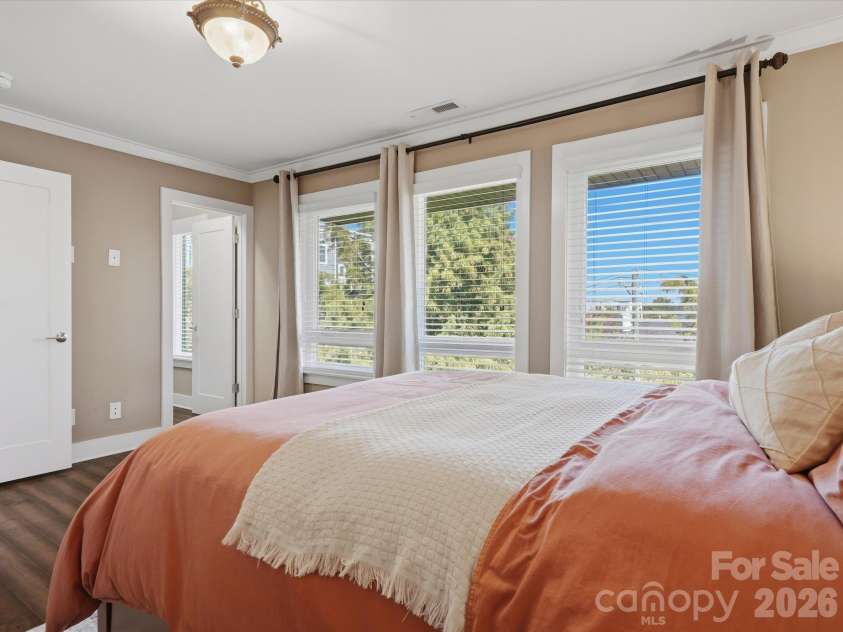 1806 Sunnyside Avenue, Charlotte, NC 28204.  MLS# CAR4428139, YatesRealty ID 54303. Guest