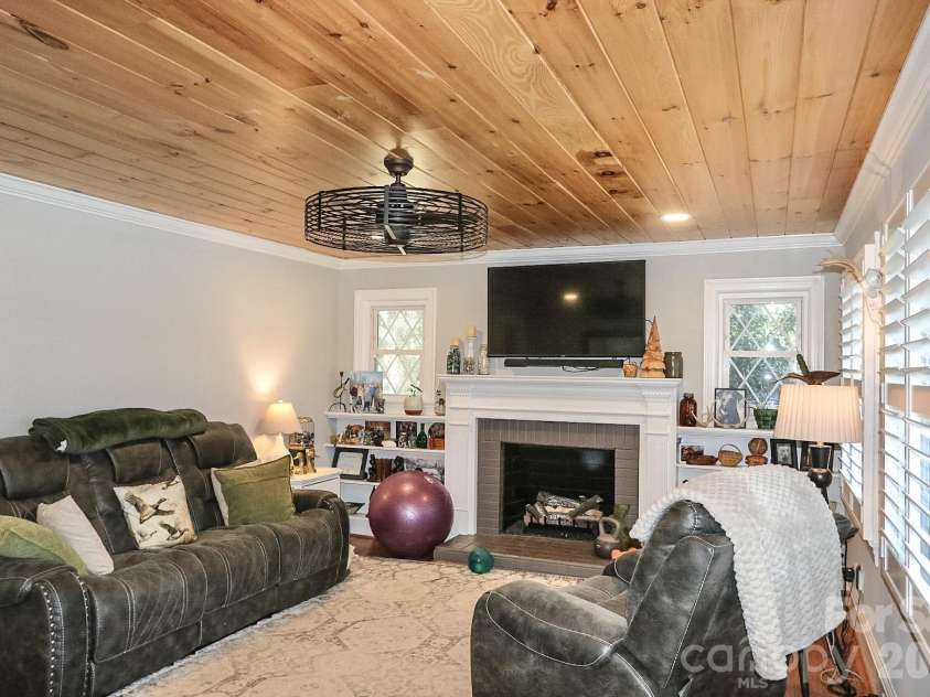 2659 US Highway 21 Highway, Hamptonville, NC 27020.  MLS# CAR4428332, YatesRealty ID 54306. 