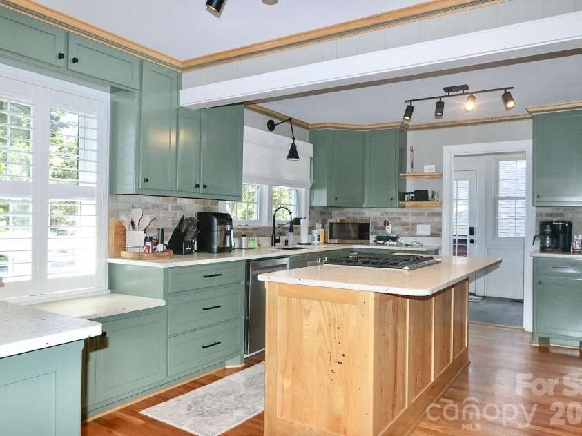 2659 US Highway 21 Highway, Hamptonville, NC 27020.  MLS# CAR4428332, YatesRealty ID 54306. 