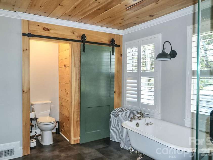 2659 US Highway 21 Highway, Hamptonville, NC 27020.  MLS# CAR4428332, YatesRealty ID 54306. 