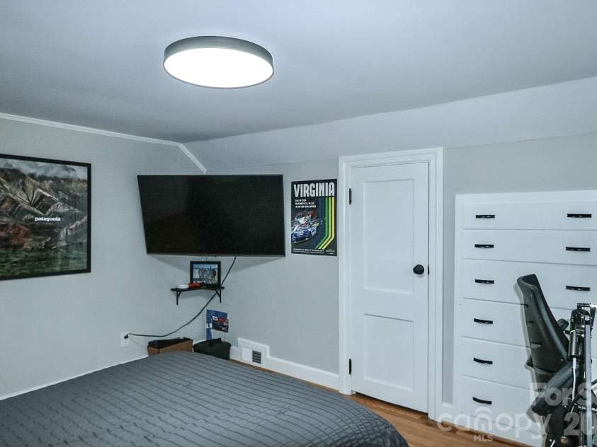 2659 US Highway 21 Highway, Hamptonville, NC 27020.  MLS# CAR4428332, YatesRealty ID 54306. 