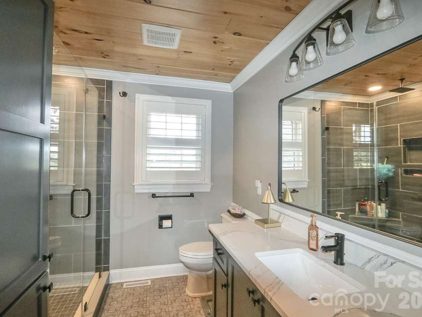 2659 US Highway 21 Highway, Hamptonville, NC 27020.  MLS# CAR4428332, YatesRealty ID 54306. 
