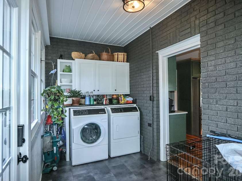 2659 US Highway 21 Highway, Hamptonville, NC 27020.  MLS# CAR4428332, YatesRealty ID 54306. 